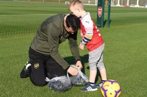 阿森纳训练开放日，清晨官宣签约引欢呼，NBA季后赛在即，高层口径保持一致的简单介绍