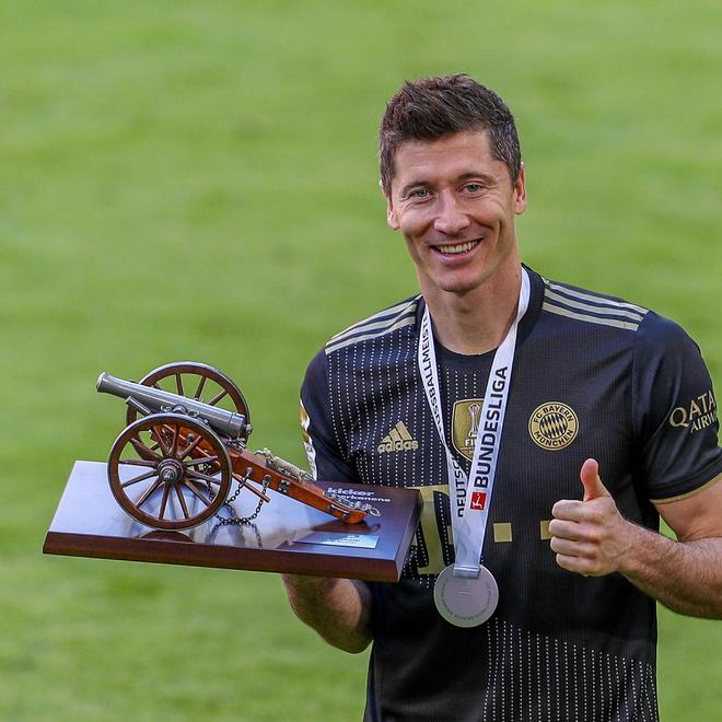 莱万多夫斯基在拜仁比赛中出色发挥,领先优势明显引发热议!赢得满堂喝彩的简单介绍 莱万多夫斯基在拜仁比赛中出色发挥,领先优势明显引发热议!赢得满堂喝彩的简单介绍